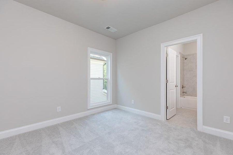 Spacious, unfurnished interior of a new home in Waterhaven, Cumming (Image 18).