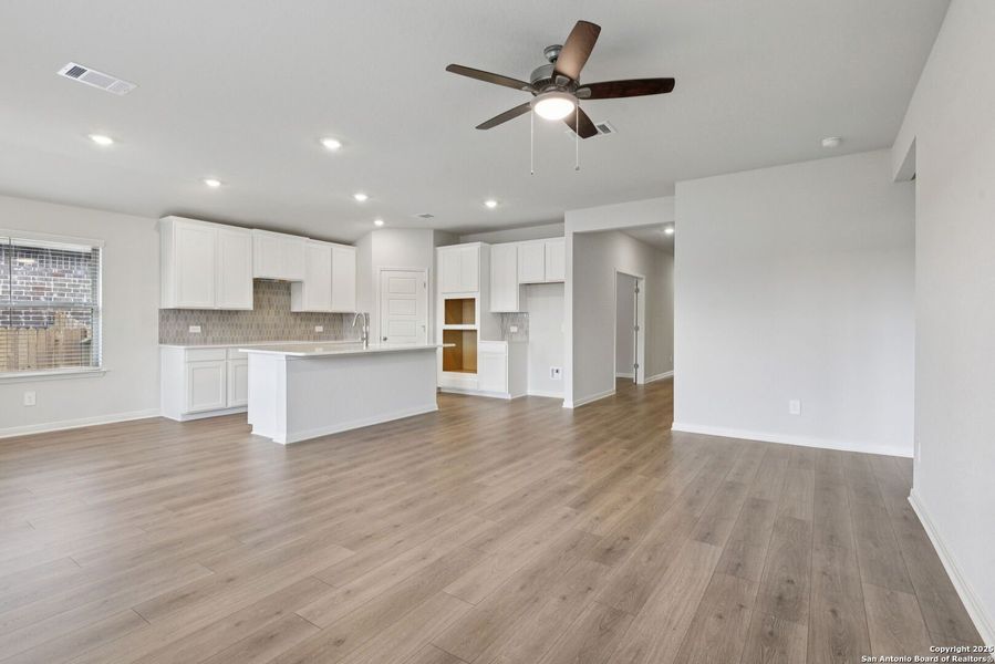 Spacious, unfurnished interior of a new home in Fox Falls, Boerne (Image 41).