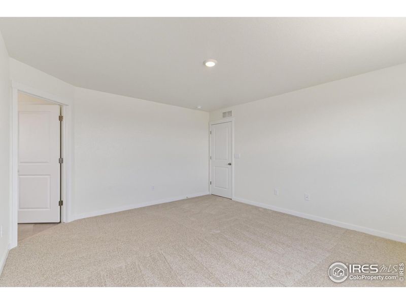 Spacious, unfurnished interior of a new home in Settlers Crossing, Commerce City (Image 21). Spacious, unfurnished interior of a new home in Settlers Crossing, Commerce City (Image 21).