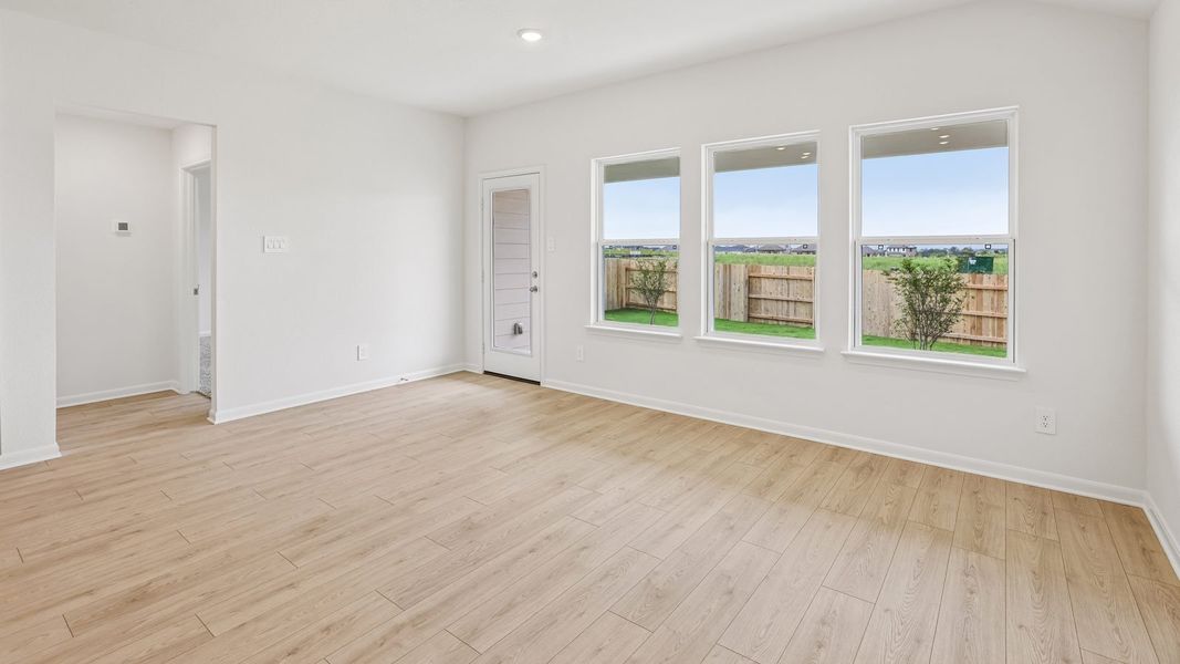 Spacious, unfurnished interior of a new home in Briarwood, Elgin (Image 35).