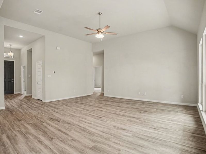 Spacious, unfurnished interior of a new home in Cole Crossing Estates, DeSoto (Image 17).