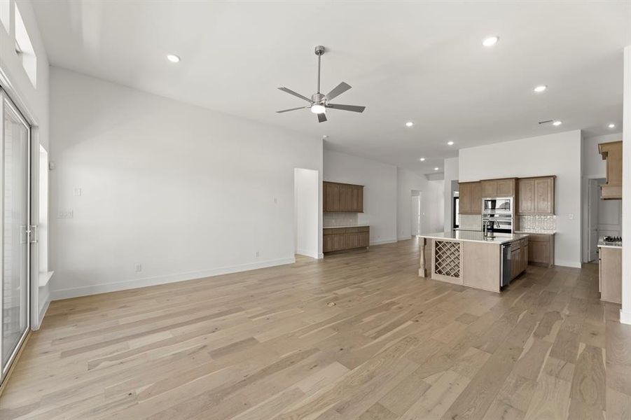 16. 9825 Aiken - Family (3) 16. 9825 Aiken - Family (3)