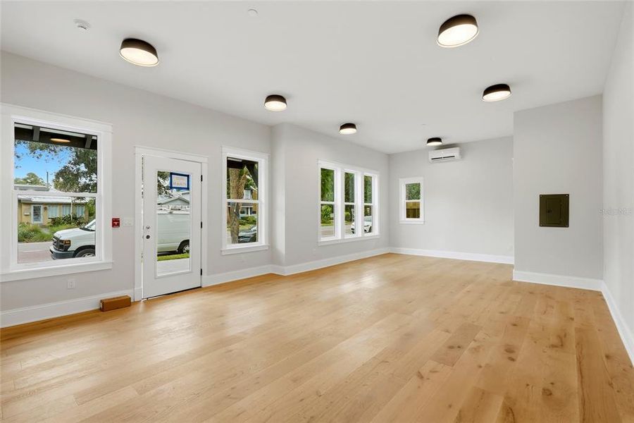 Spacious, unfurnished interior of a new home in , St. Petersburg (Image 22).