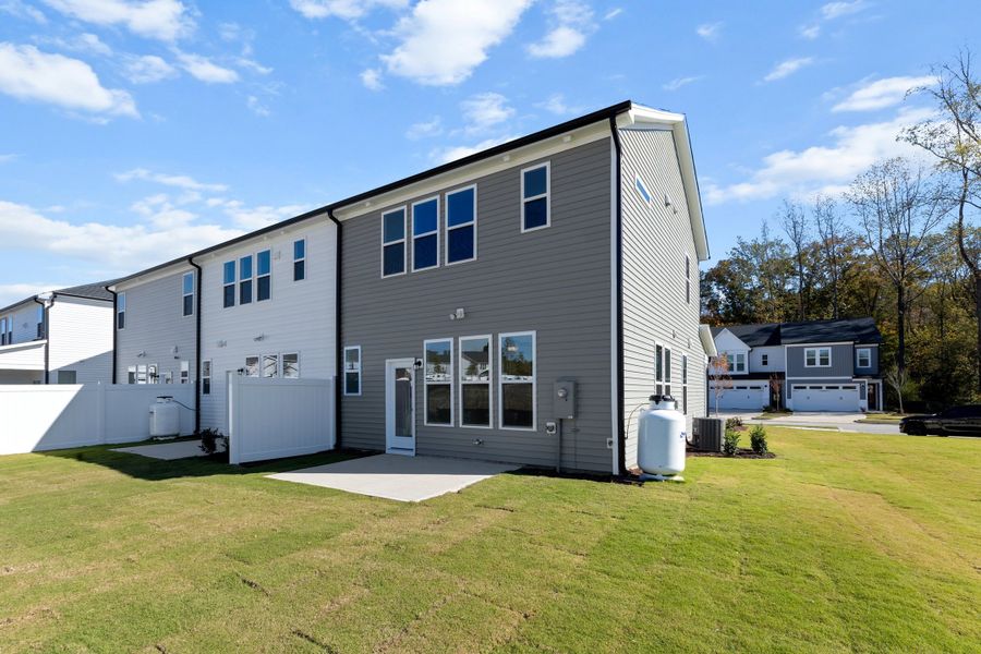 Representative exterior details of a home built from the The Hemlock by RobuckHomes in Kennebec Crossing, Angier (Image 62).