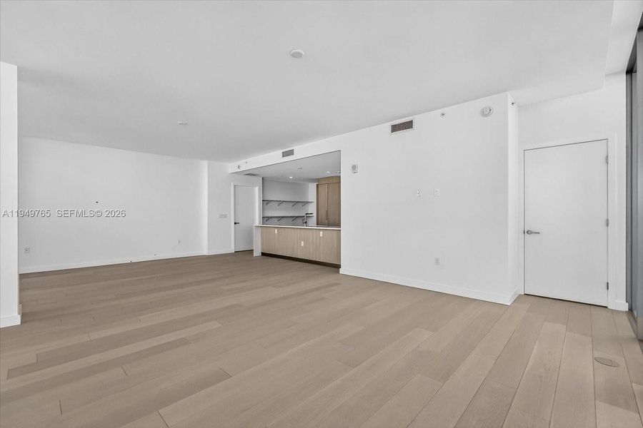 Spacious, unfurnished interior of a new home in , Bay Harbor Islands (Image 20).