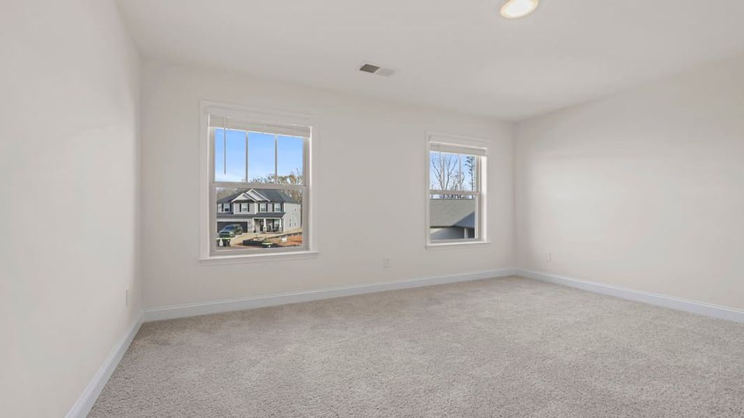 Spacious, unfurnished interior of a new home in Rutledge Estates, Woodruff (Image 26).