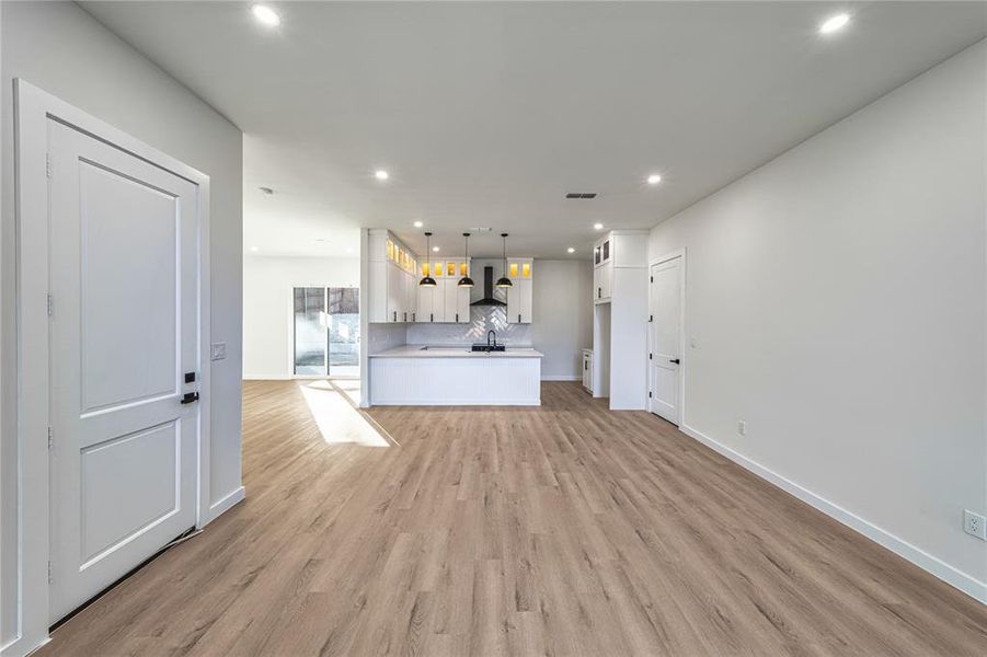 Spacious, unfurnished interior of a new home in , Dallas (Image 34).