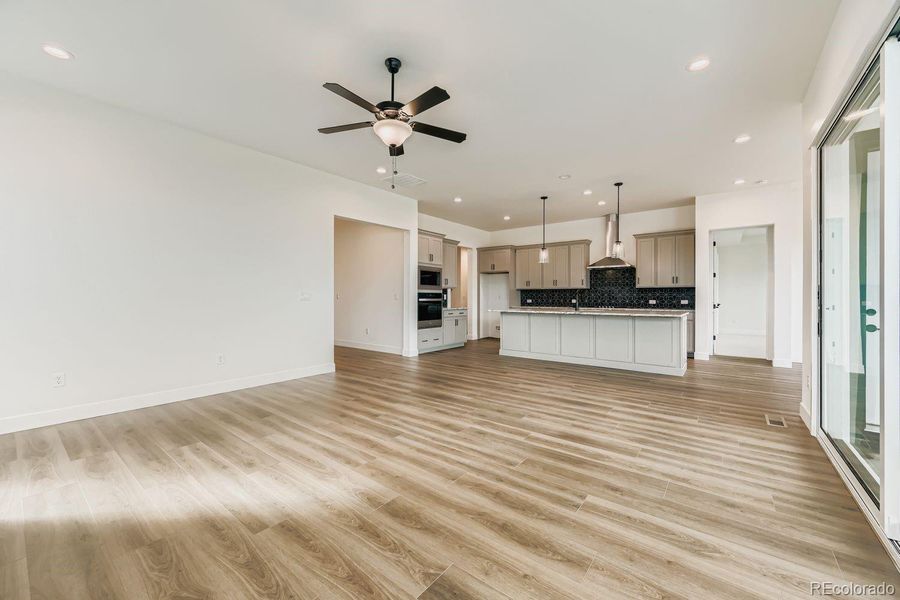 Spacious, unfurnished interior of a new home in Timber Ridge, Colorado Springs (Image 18).