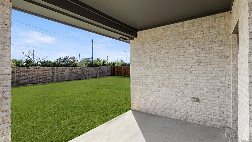 25. 1105 Rushing - Patio