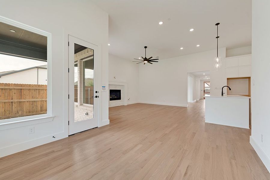 Spacious, unfurnished interior of a new home in Tavolo Park, Fort Worth (Image 28). Spacious, unfurnished interior of a new home in Tavolo Park, Fort Worth (Image 28).