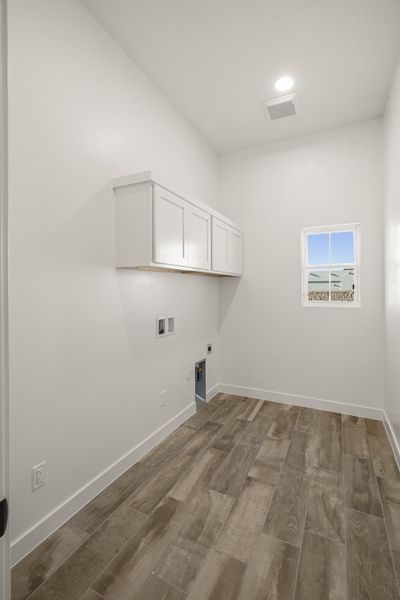 Spacious, unfurnished interior of a new home in Tierra Del Este 91, El Paso (Image 30). Spacious, unfurnished interior of a new home in Tierra Del Este 91, El Paso (Image 30).