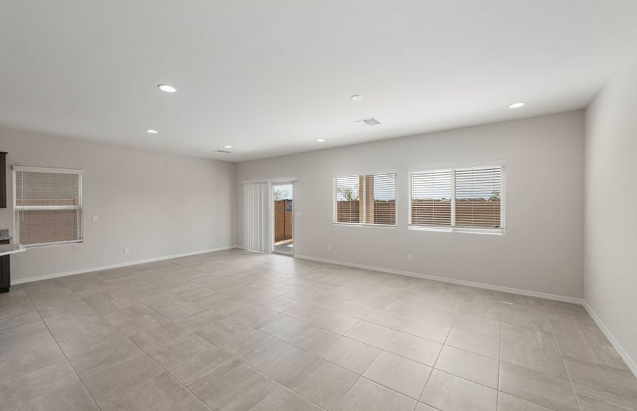 Spacious, unfurnished interior of a new home in El Cidro, Goodyear (Image 18).