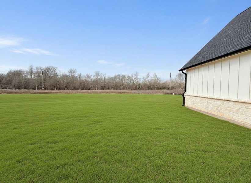 Exterior details and patio area of a home in , Washington (Image 24).