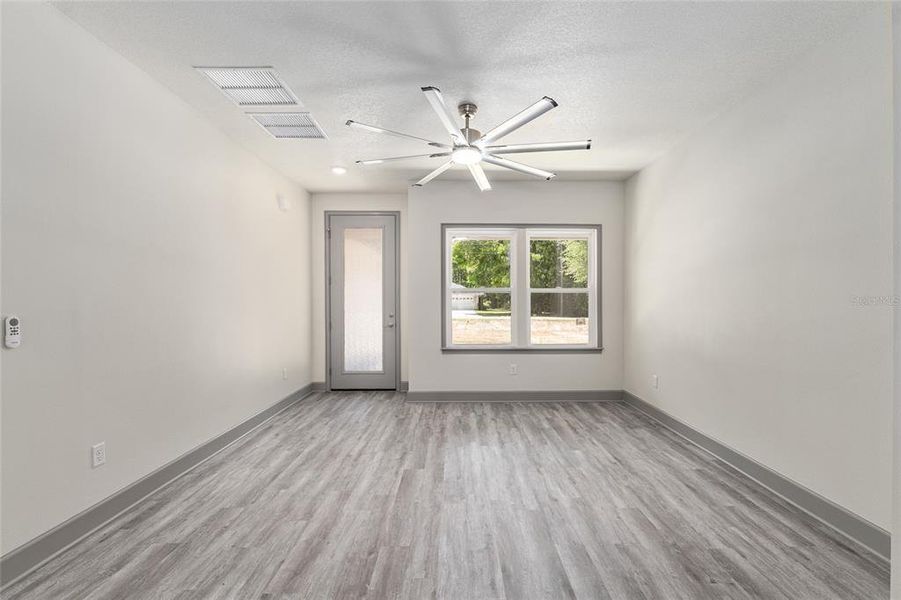 Spacious, unfurnished interior of a new home in , Fort White (Image 43).