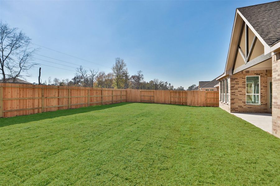 Exterior details and patio area of a home in Sundance Cove, Crosby (Image 4).