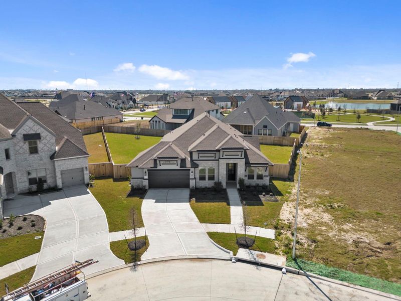 Front exterior of a new home in Valencia, Manvel, TX, highlighting curb appeal (Image 22). Front exterior of a new home in Valencia, Manvel, TX, highlighting curb appeal (Image 22).