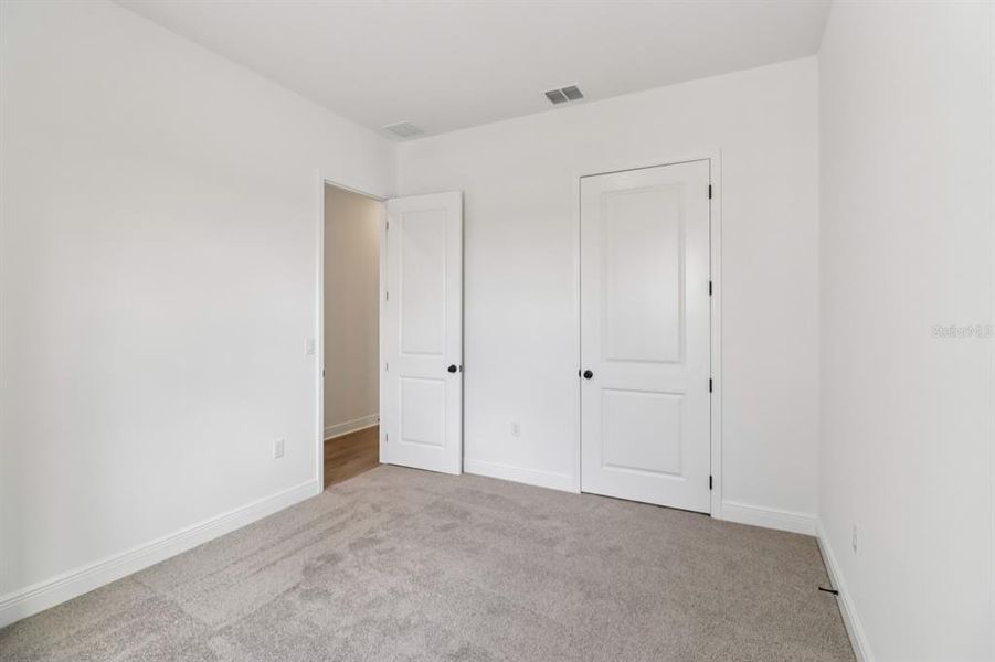 Spacious, unfurnished interior of a new home in Ardisia Park Estate, New Smyrna Beach (Image 10).