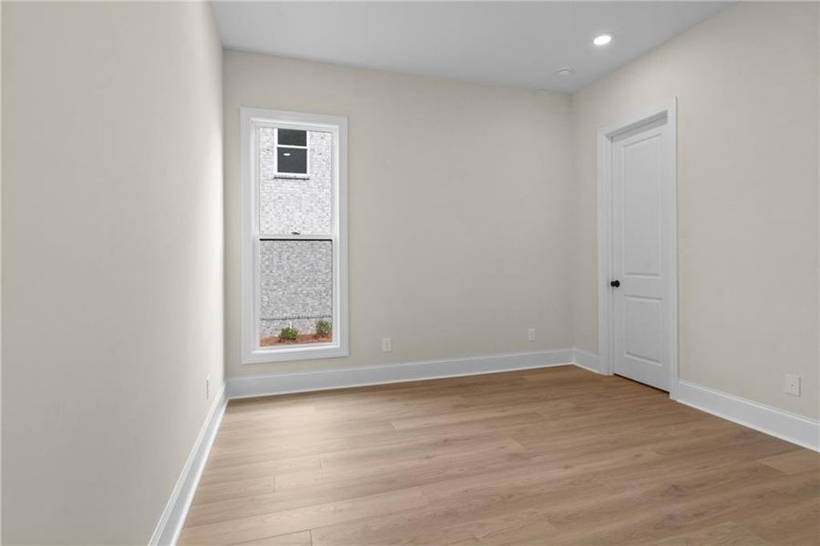 Spacious, unfurnished interior of a new home in Bellwyn, Johns Creek (Image 30).