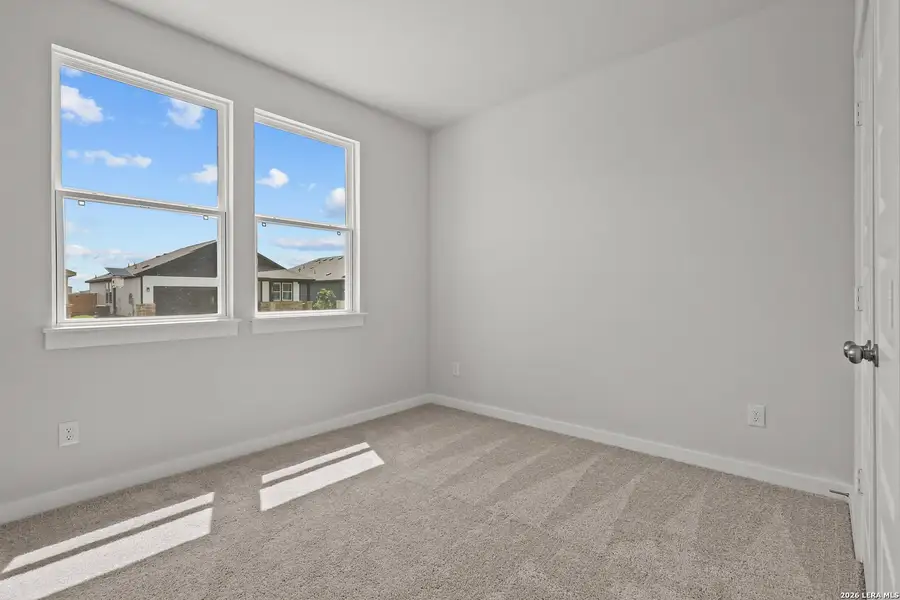 Spacious, unfurnished interior of a new home in Hiddenbrooke, Seguin (Image 14).