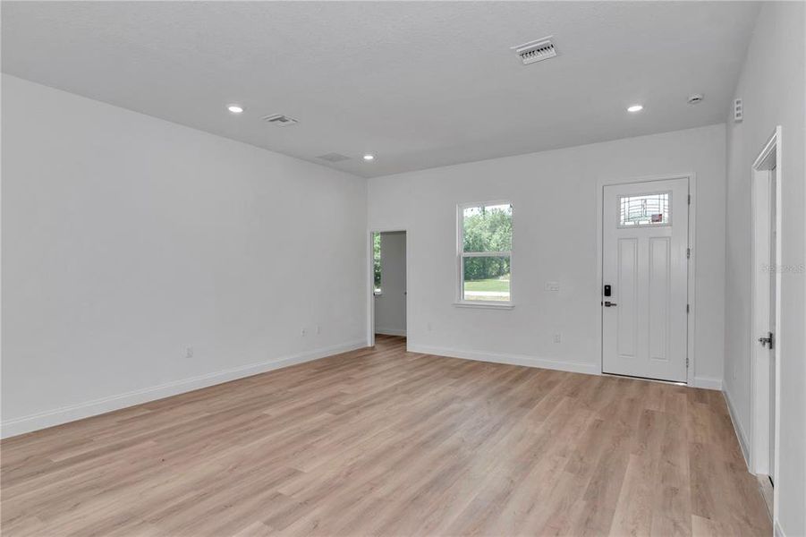 Spacious, unfurnished interior of a new home in , Citrus Springs (Image 14).