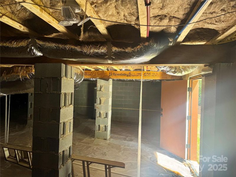 crawl space crawl space