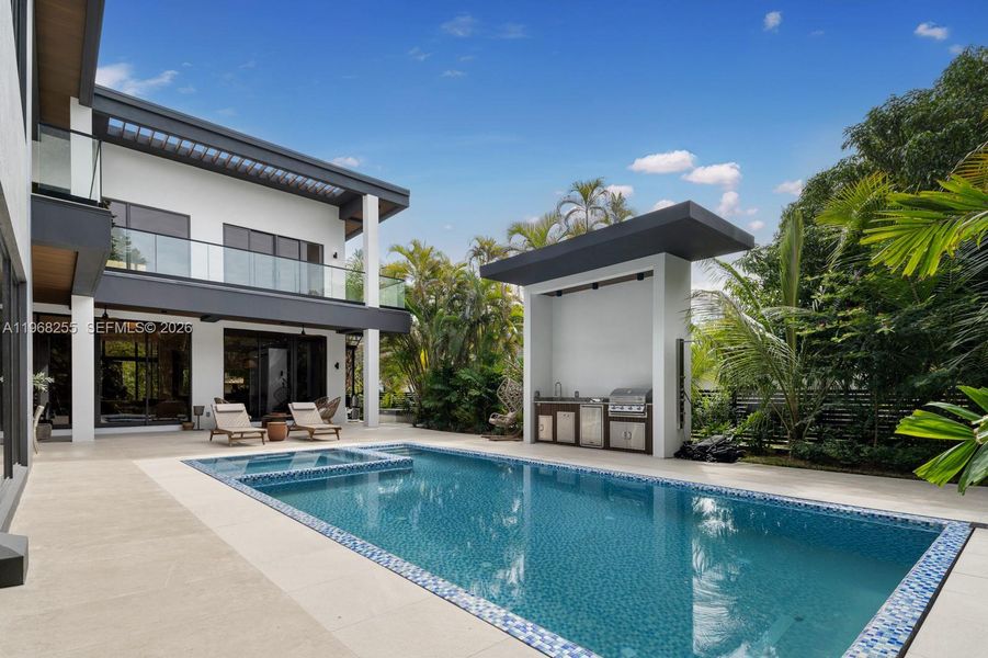 Exterior details and patio area of a home in , Miami (Image 27).