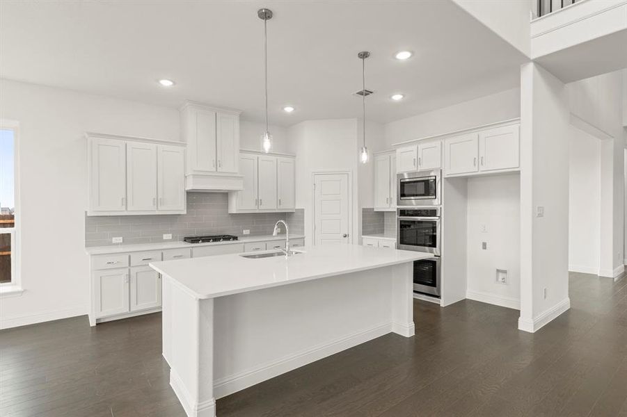 10. 403 Heritage Hill - Kitchen (2)