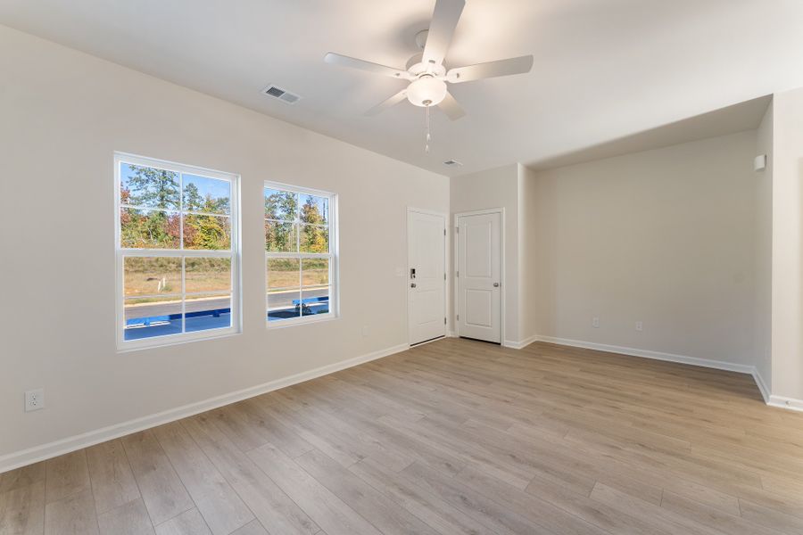 Spacious, unfurnished interior of a new home in Edwards Station, Taylors (Image 13).