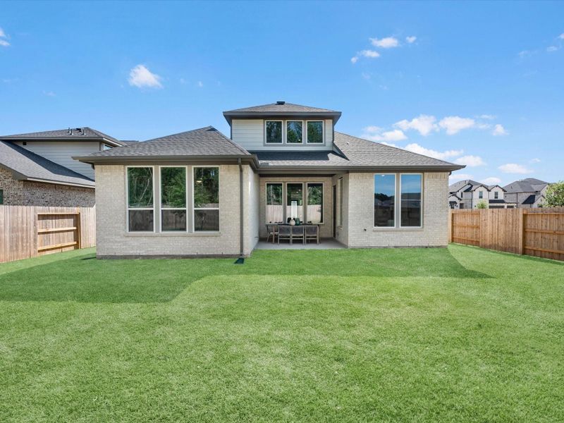 Exterior details and patio area of a home in Clopton Farms, Montgomery (Image 3).