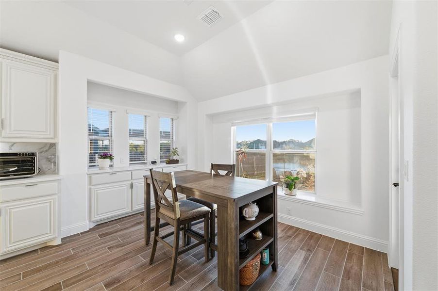 Breakfast space with gorgeous views to pond and fountain Breakfast space with gorgeous views to pond and fountain