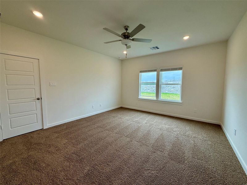 Spacious, unfurnished interior of a new home in Ashland, Angleton (Image 10).