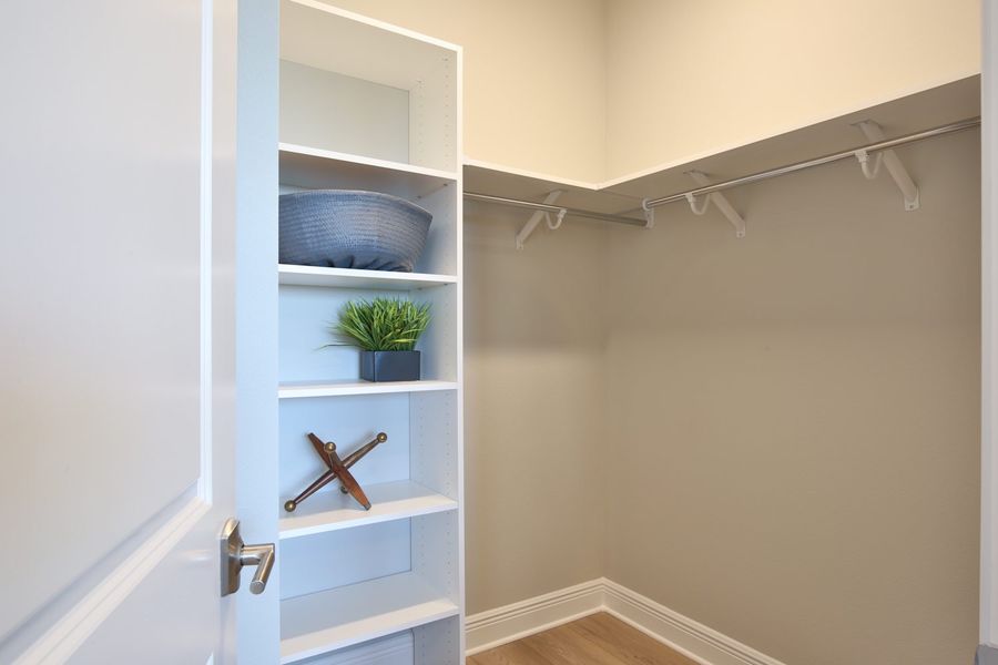 Representative interior finishes for a home built from the Artistry by Neal Communities in Palm Grove, Bradenton (Image 23).