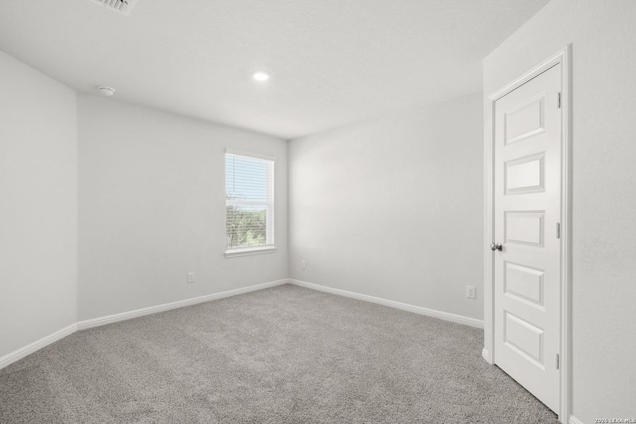 Spacious, unfurnished interior of a new home in Cinco Lakes, San Antonio (Image 15).