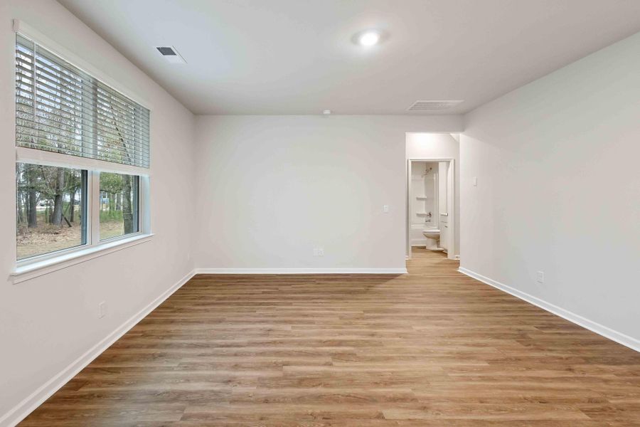 Spacious, unfurnished interior of a new home in Rivers Reach, Yemassee (Image 17).