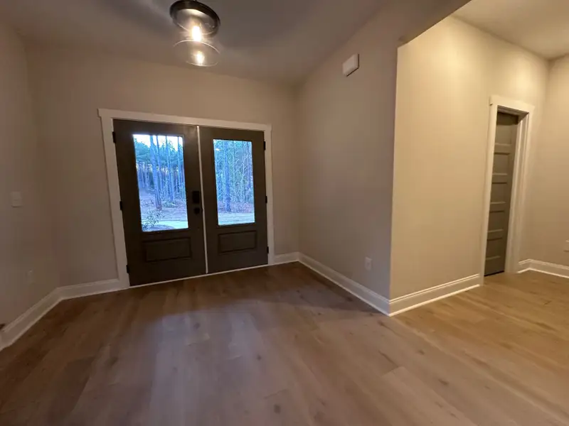 Spacious, unfurnished interior of a new home in Dove Creek, LaGrange (Image 17).