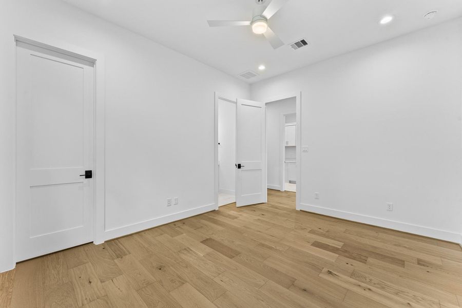 Spacious, unfurnished interior of a new home in , West University Place (Image 24).