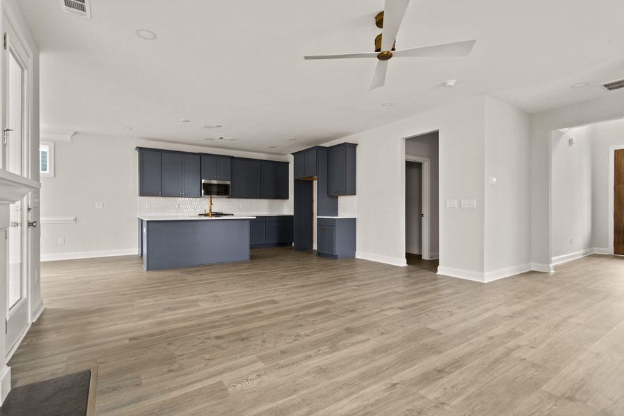 Spacious, unfurnished interior of a new home in Sweetgrass Station, Summerville (Image 22).