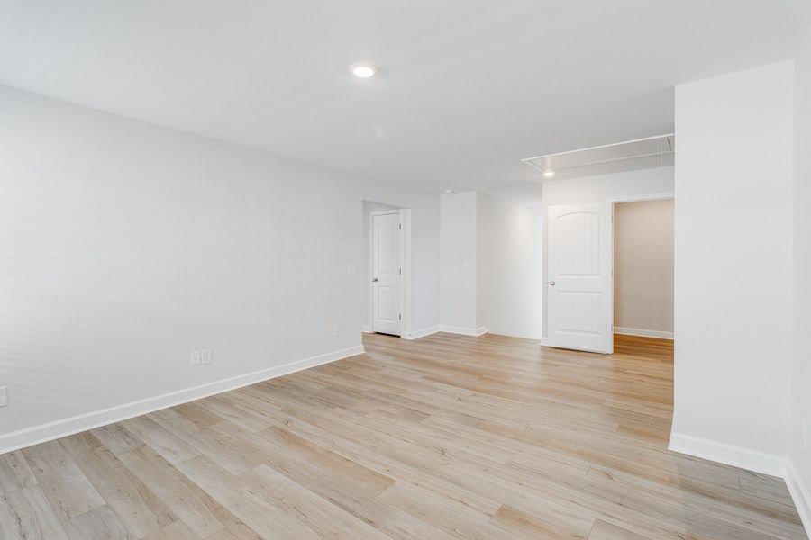 Spacious, unfurnished interior of a new home in Hendrix Farms, Lexington (Image 33).