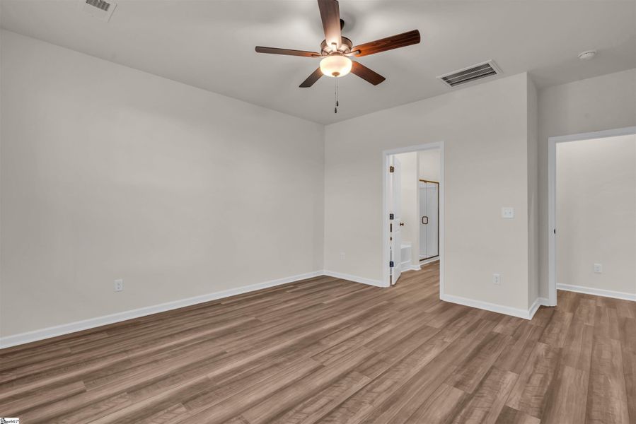 Spacious, unfurnished interior of a new home in Halton Oaks, Spartanburg (Image 25).