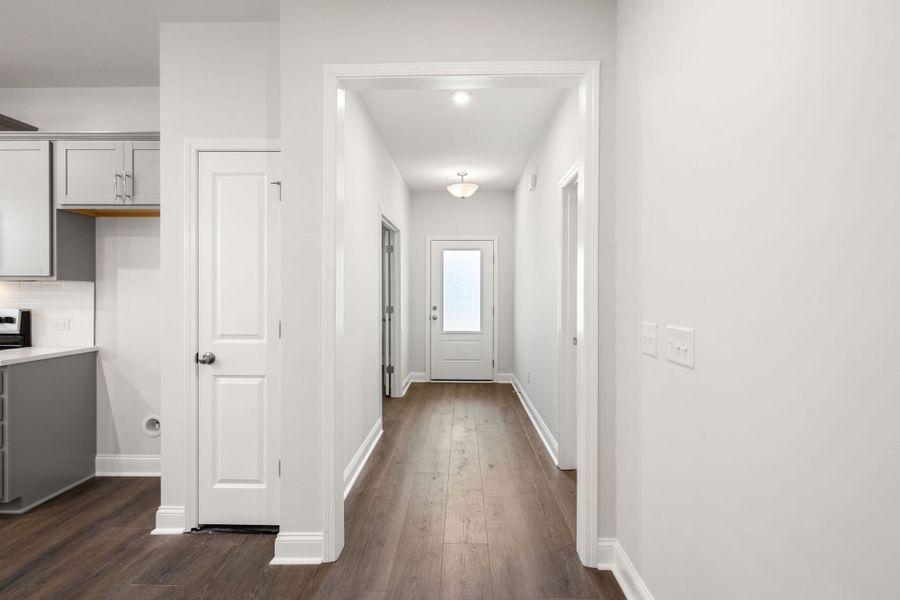 Spacious, unfurnished interior of a new home in Waterways, Richmond Hill (Image 29).