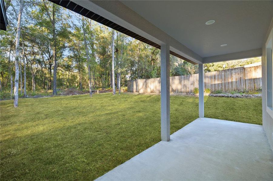 Exterior details and patio area of a home in , Citrus Springs (Image 3).