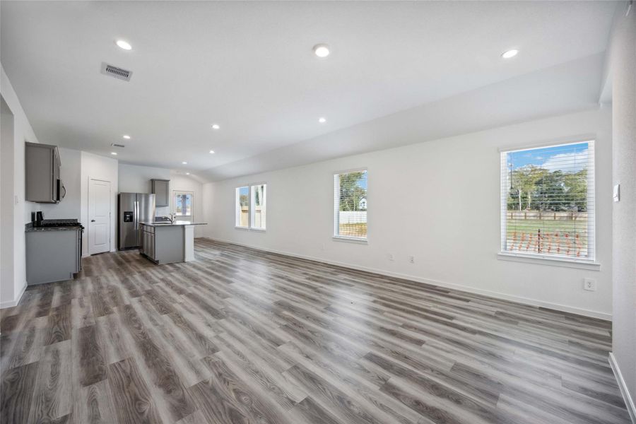 Spacious, unfurnished interior of a new home in , Houston (Image 20).