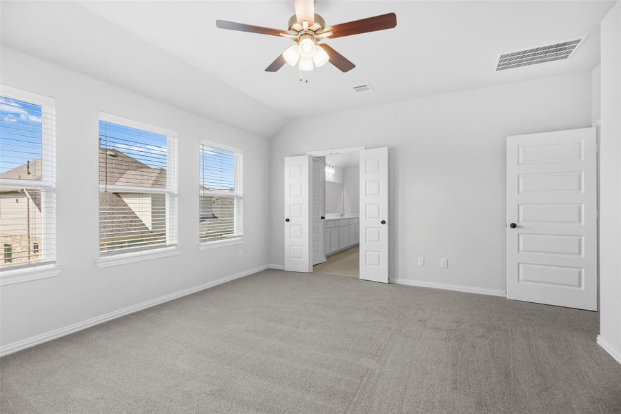 Spacious, unfurnished interior of a new home in Park at Eldridge, Sugar Land (Image 37). Spacious, unfurnished interior of a new home in Park at Eldridge, Sugar Land (Image 37).