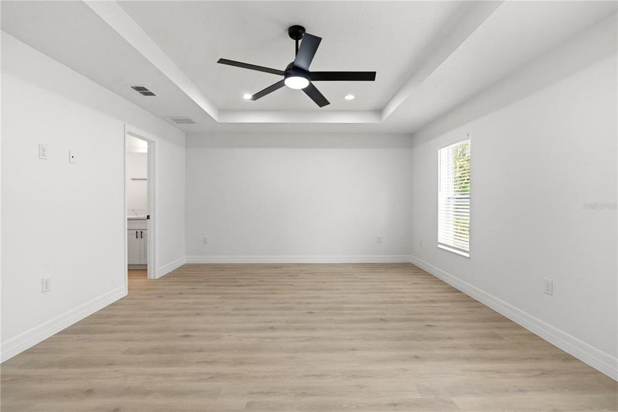 Spacious, unfurnished interior of a new home in , Weeki Wachee (Image 41).