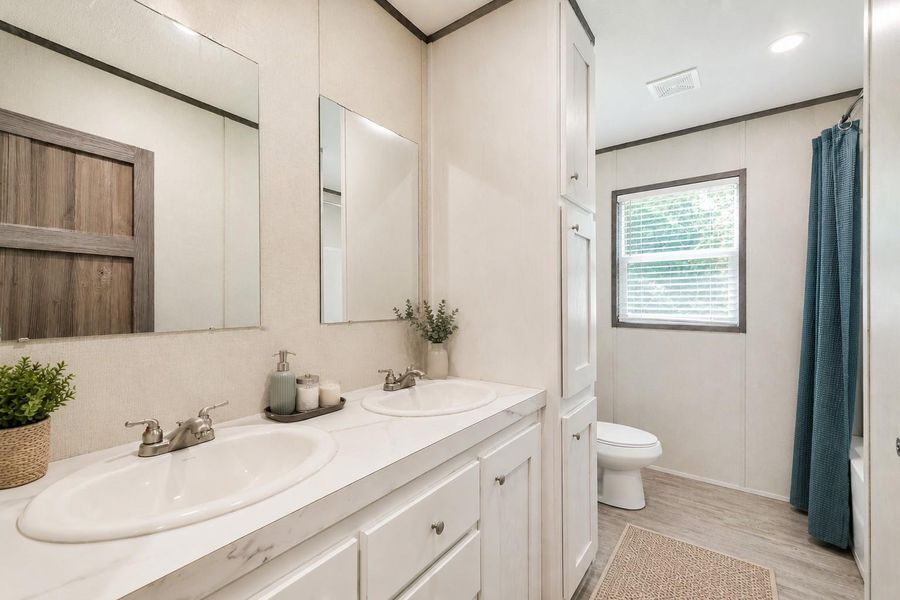 Secondary Bath with double vanity sinks! Secondary Bath with double vanity sinks!
