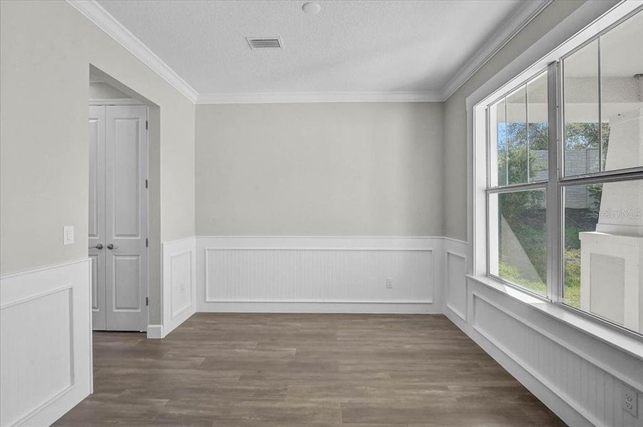 Spacious, unfurnished interior of a new home in , Sarasota (Image 17).