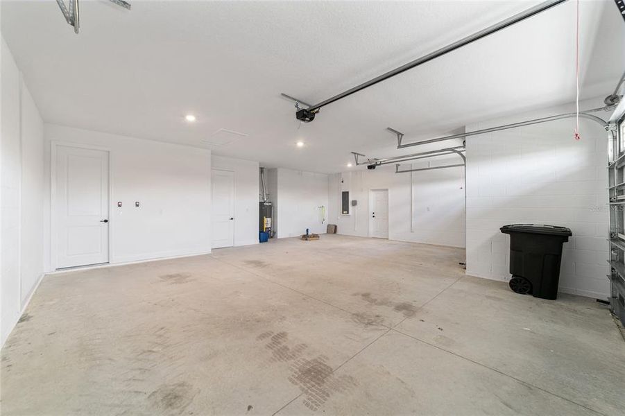 Spacious, unfurnished interior of a new home in , Ocala (Image 69).