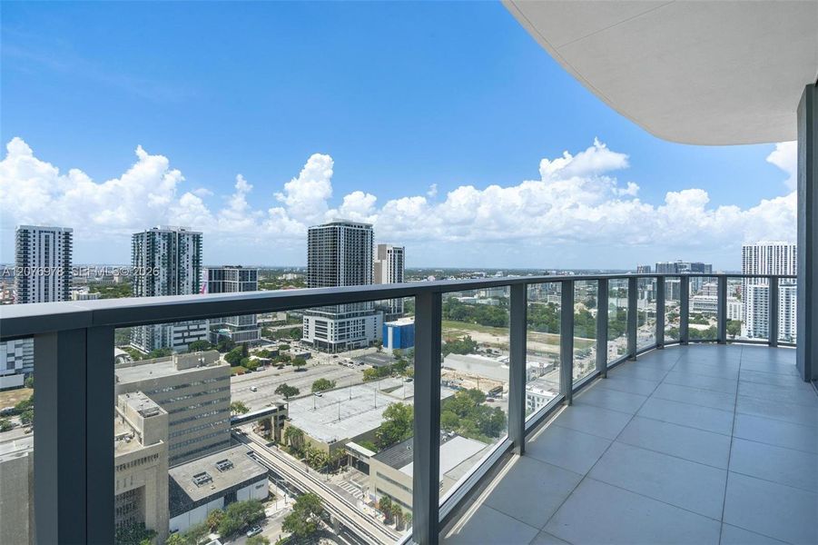 Condo located in Miami, FL showcasing its design and architecture (Image 3).