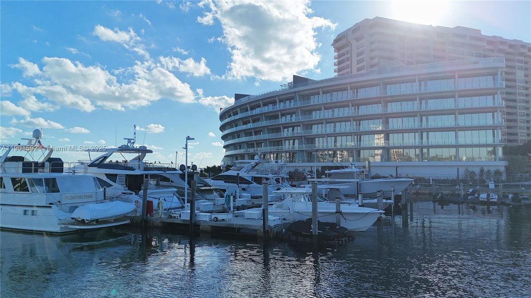 Condo located in Miami, FL showcasing its design and architecture (Image 3). Condo located in Miami, FL showcasing its design and architecture (Image 3).
