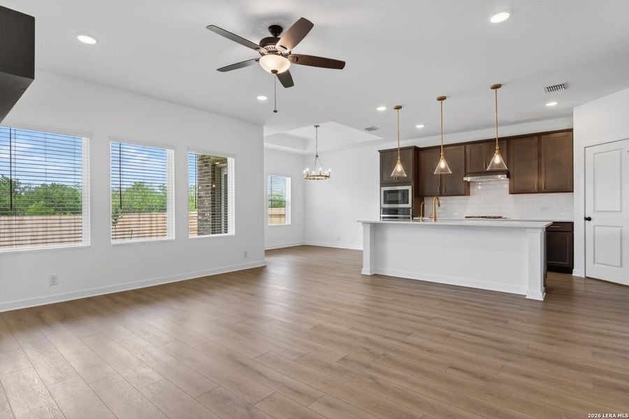 Spacious, unfurnished interior of a new home in Nopal Valley, San Antonio (Image 17).